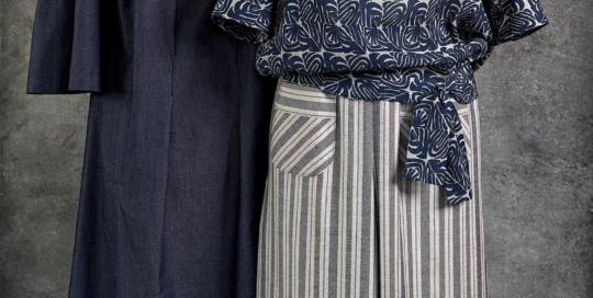 Faltenkleid mit Blenden, BW-Jeans; Bund-Top mit Falten, Borkencrêpe, BW, Seide/Weite Hose mit aufgesetzten Taschen, Reiner Seidencrêpe