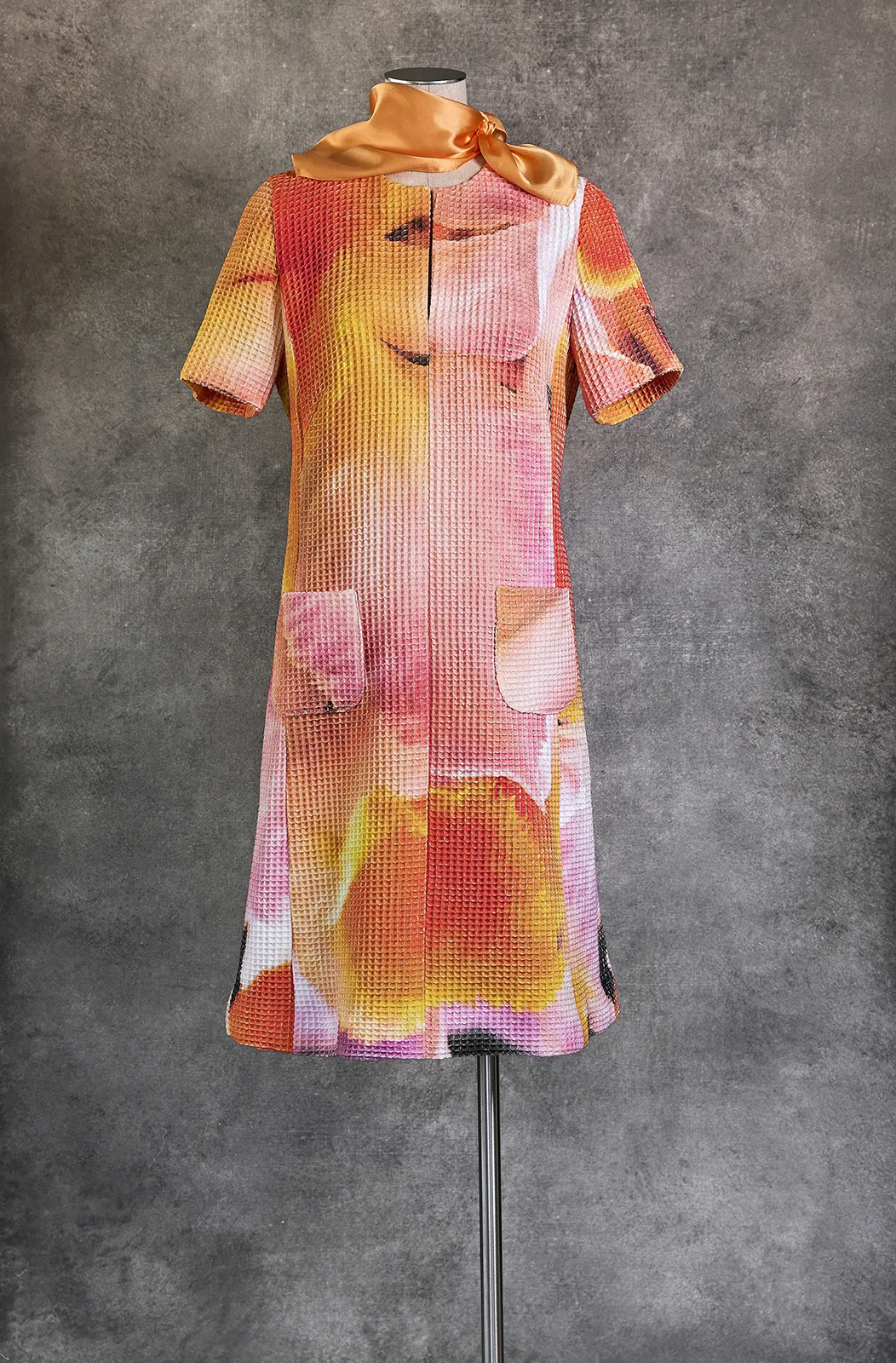 Hängerkleid mit aufgesetzten Taschen, BW-Waffelpiquée, Photokunst