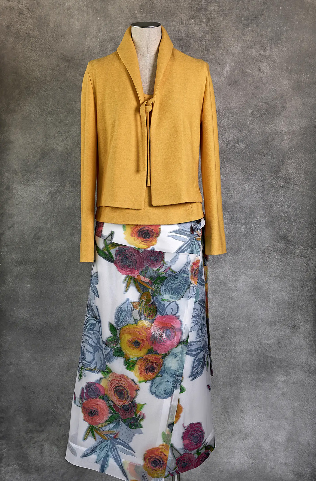 Kelchkragen-Jäckchen zum Binden mit Trägertop, beides 100% Merino-Softwalk/Wickelrock zum Binden, Lancé Découpé, Reine Seide