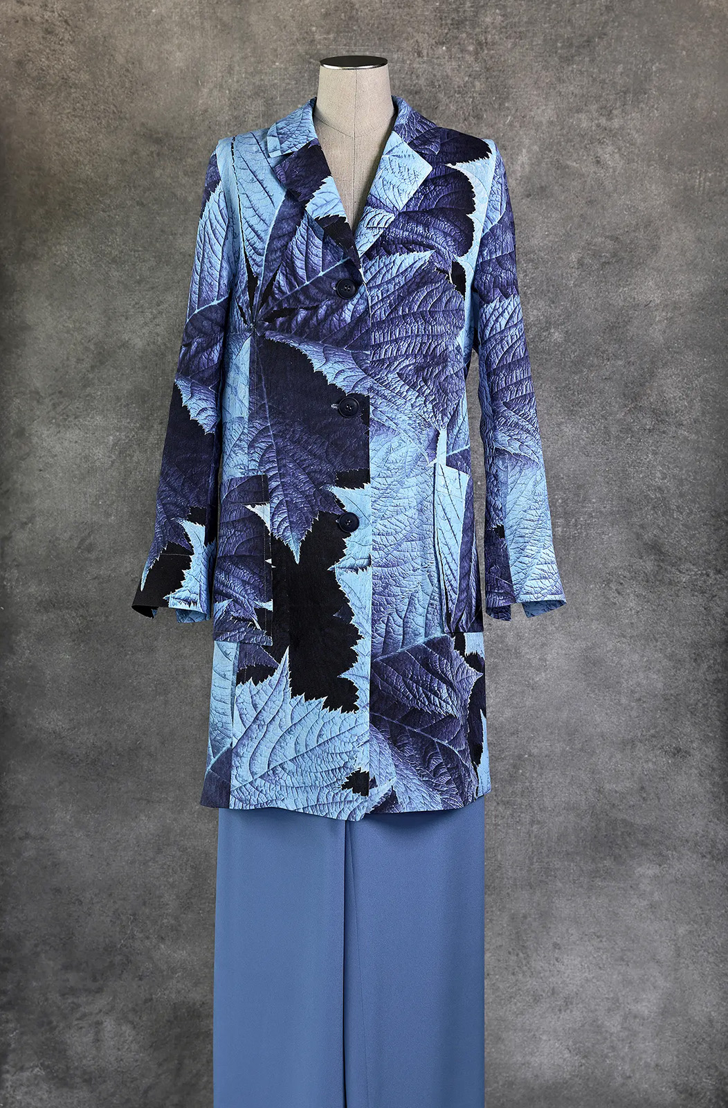 Longjacket mit Revers, Reinleinen, Photokunst/Weite Hose, Reiner Seidencrêpe