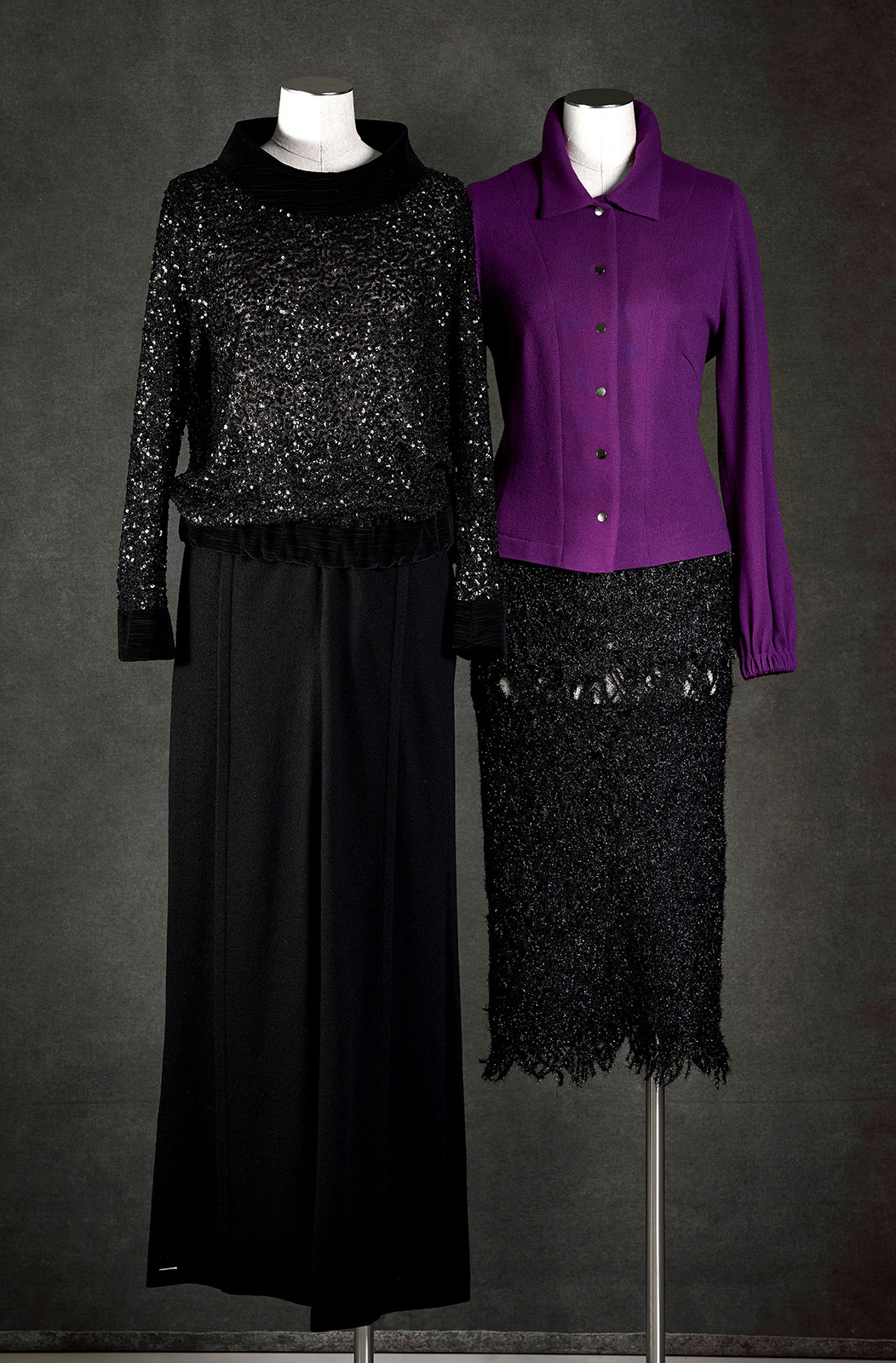 Stehkragen-Top, Pailletten mit BW-Samt/Hose mit breiter Biese, Merino-Feinstrickwalk; Hemdbluse, Merino-Stickjersey/Stufenrock, Stretch-Spitze